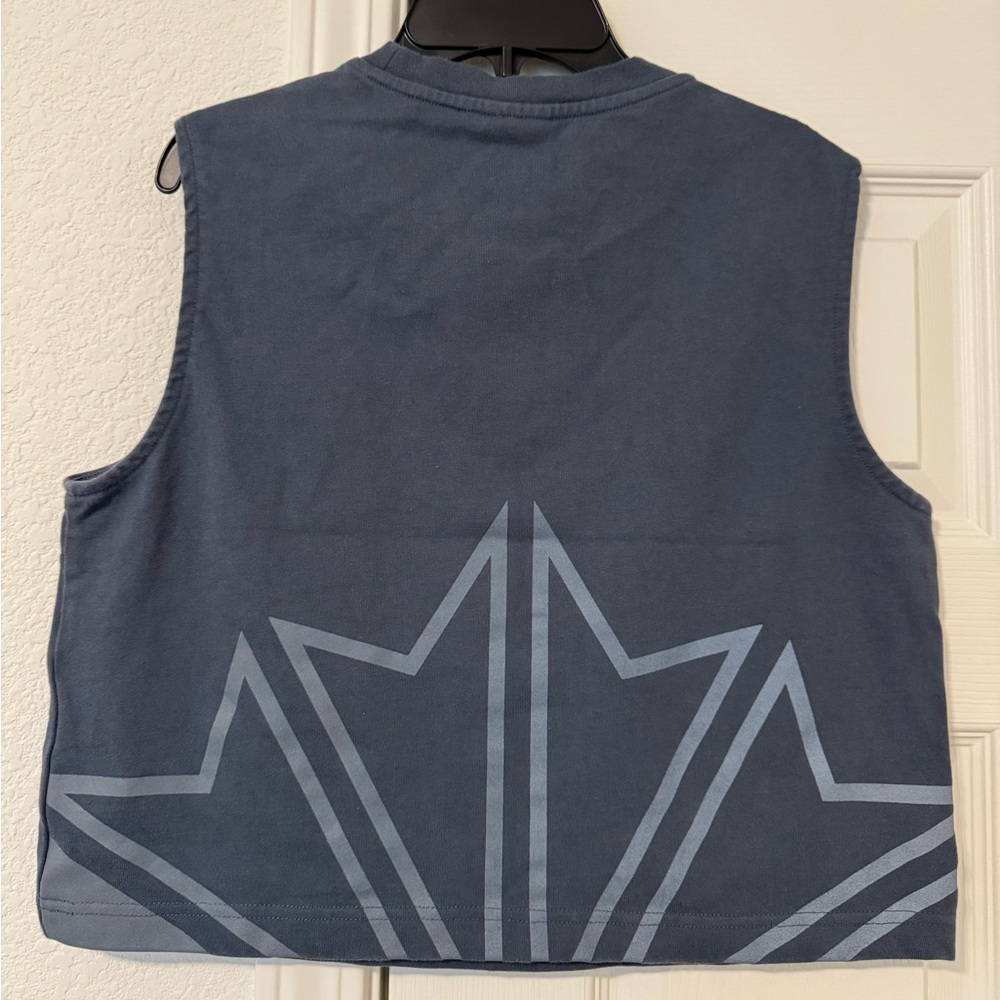 3 for $15 🧿
Reebok Top with Geometric Design- Medium